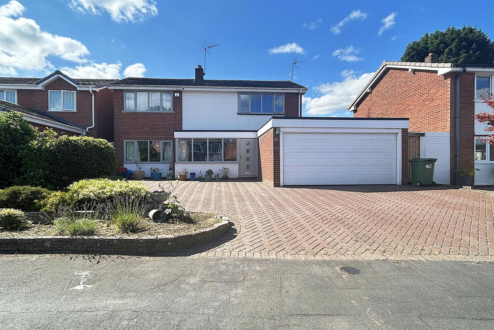 4 bed property in Wimbledon Drive, Stourbridge
